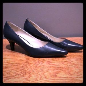 Cabrizi Navy Leather Kitten Heel Size 9.5